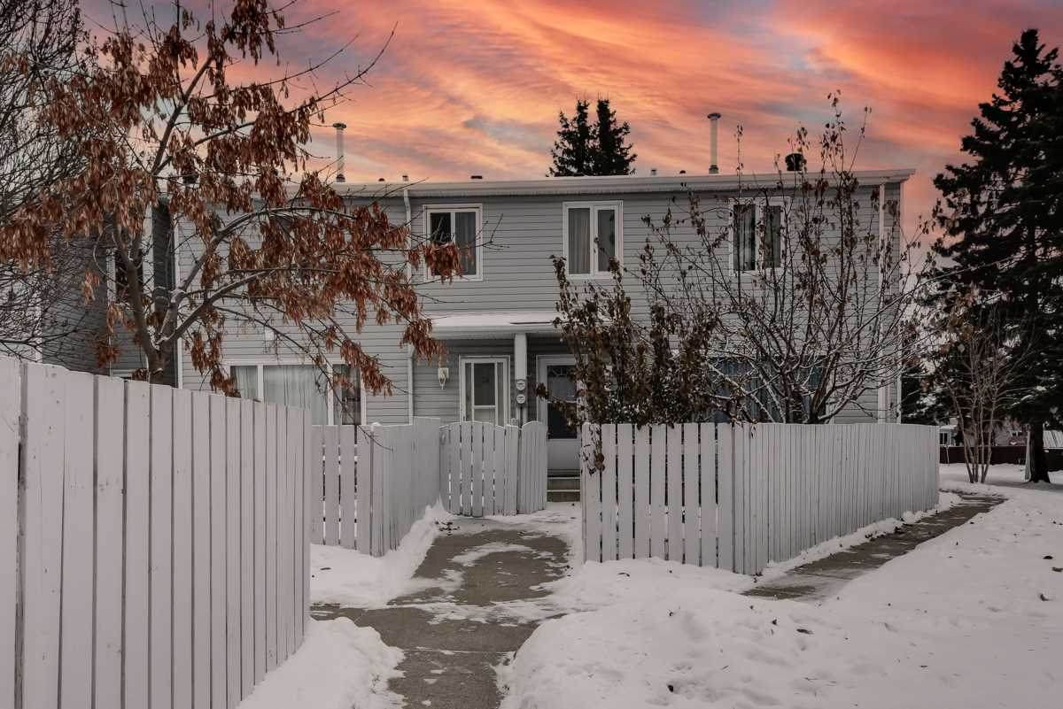 33 Amberly Court - Photo 1
