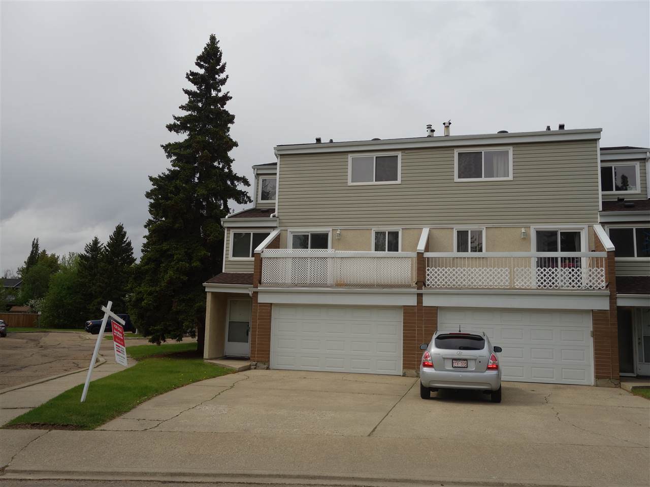 10786 31 Avenue - Photo 1
