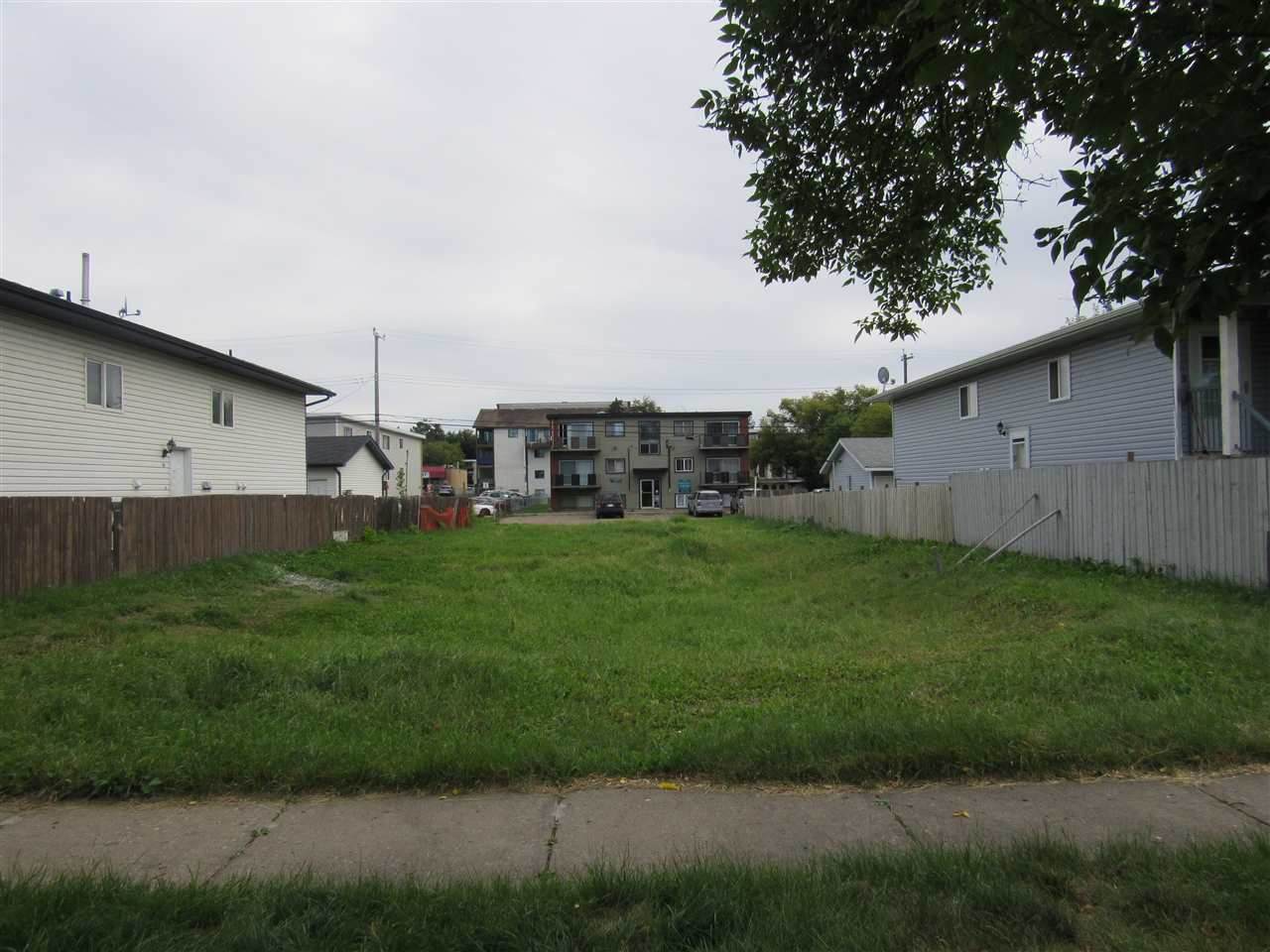 11927 83 Street - Photo 1