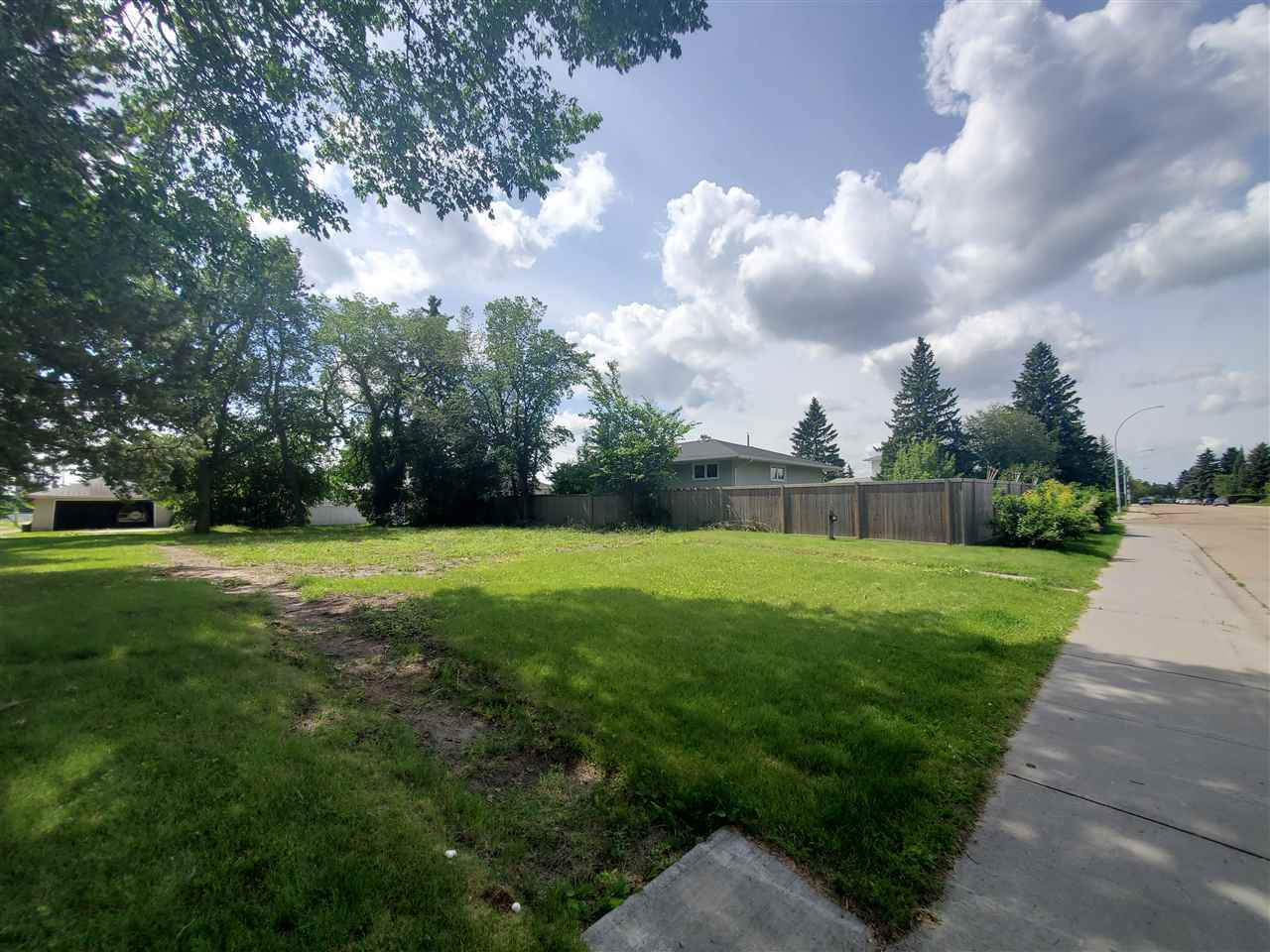11607 48 Avenue - Photo 1
