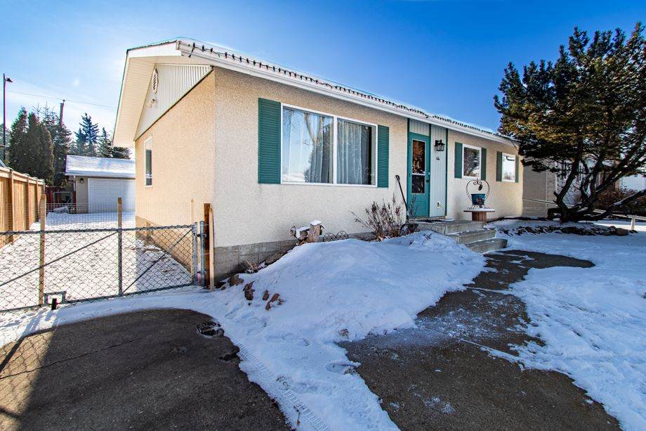 44 IVY Crescent - Photo 1