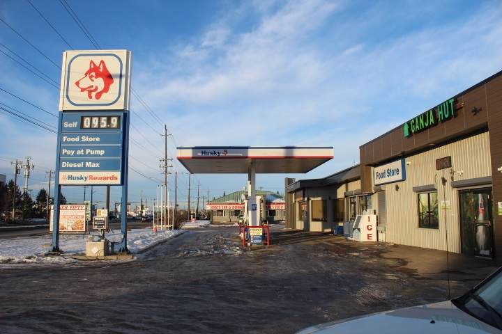 7507 50 ST - Photo 1