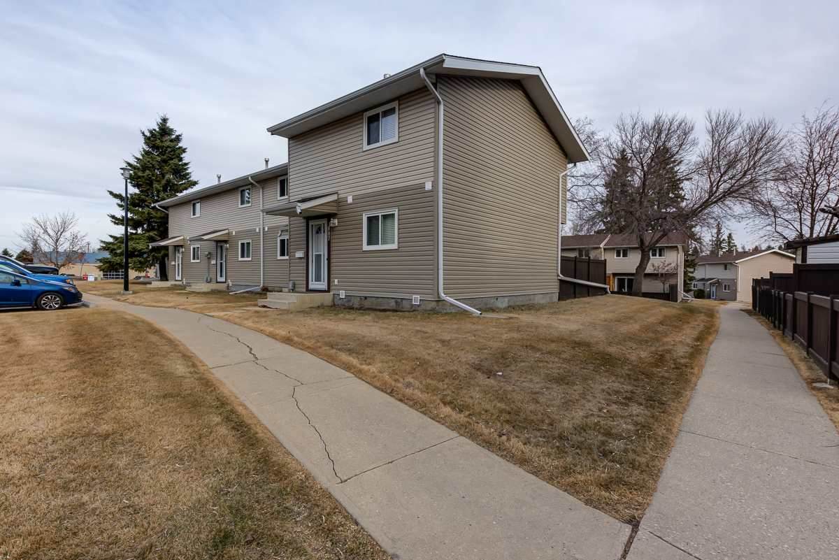 802 Spruce Glen - Photo 1