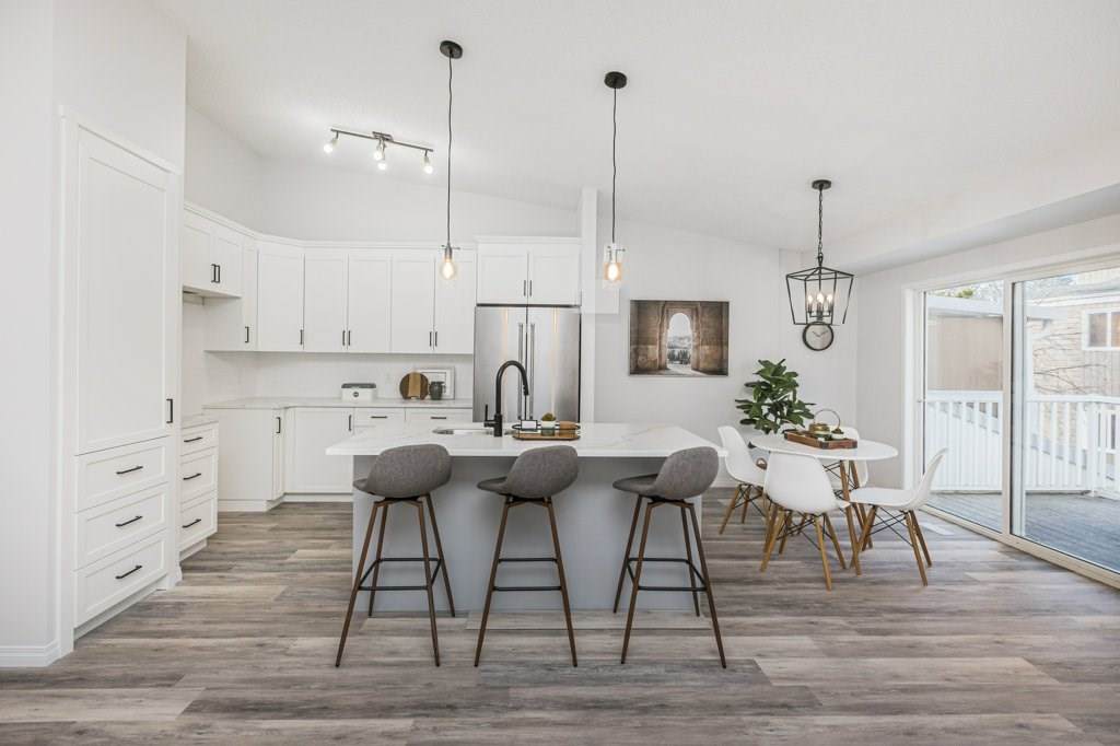 12 3 Poirier Avenue - Photo 1