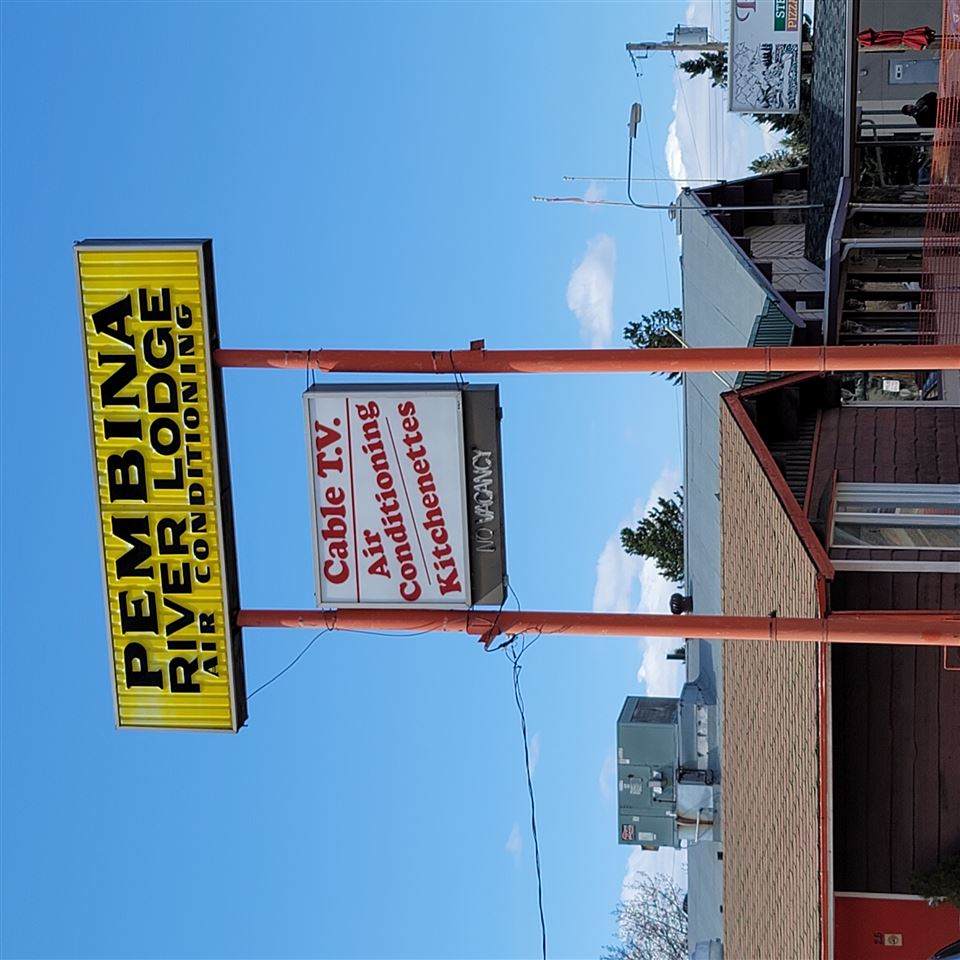 5105 47 AV - Photo 1