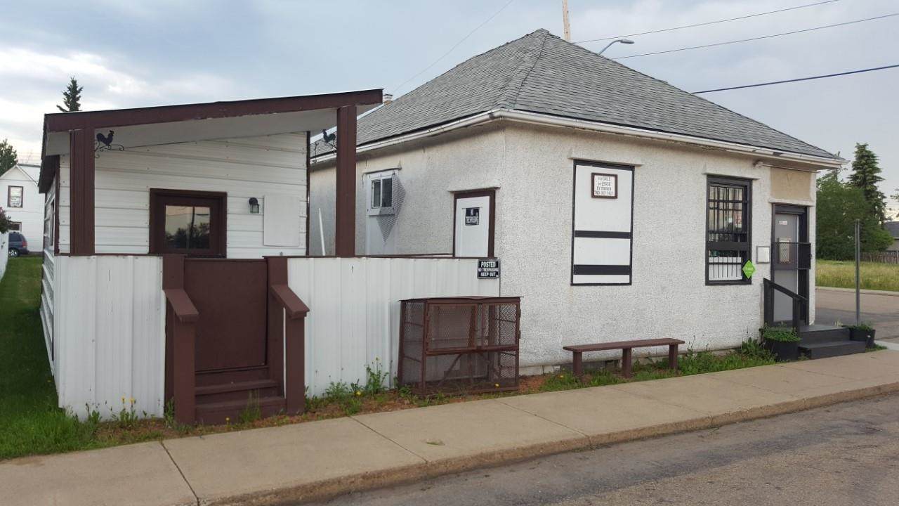 4917 - 50 ST - Photo 1