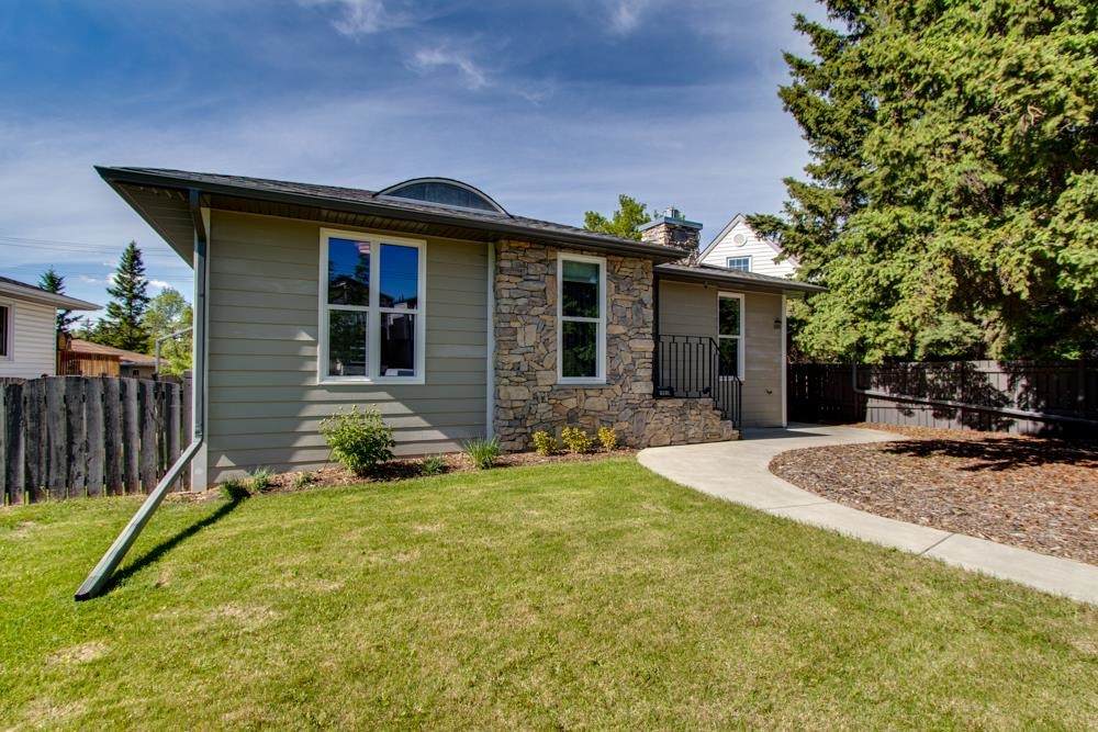 10916 60 Avenue - Photo 1