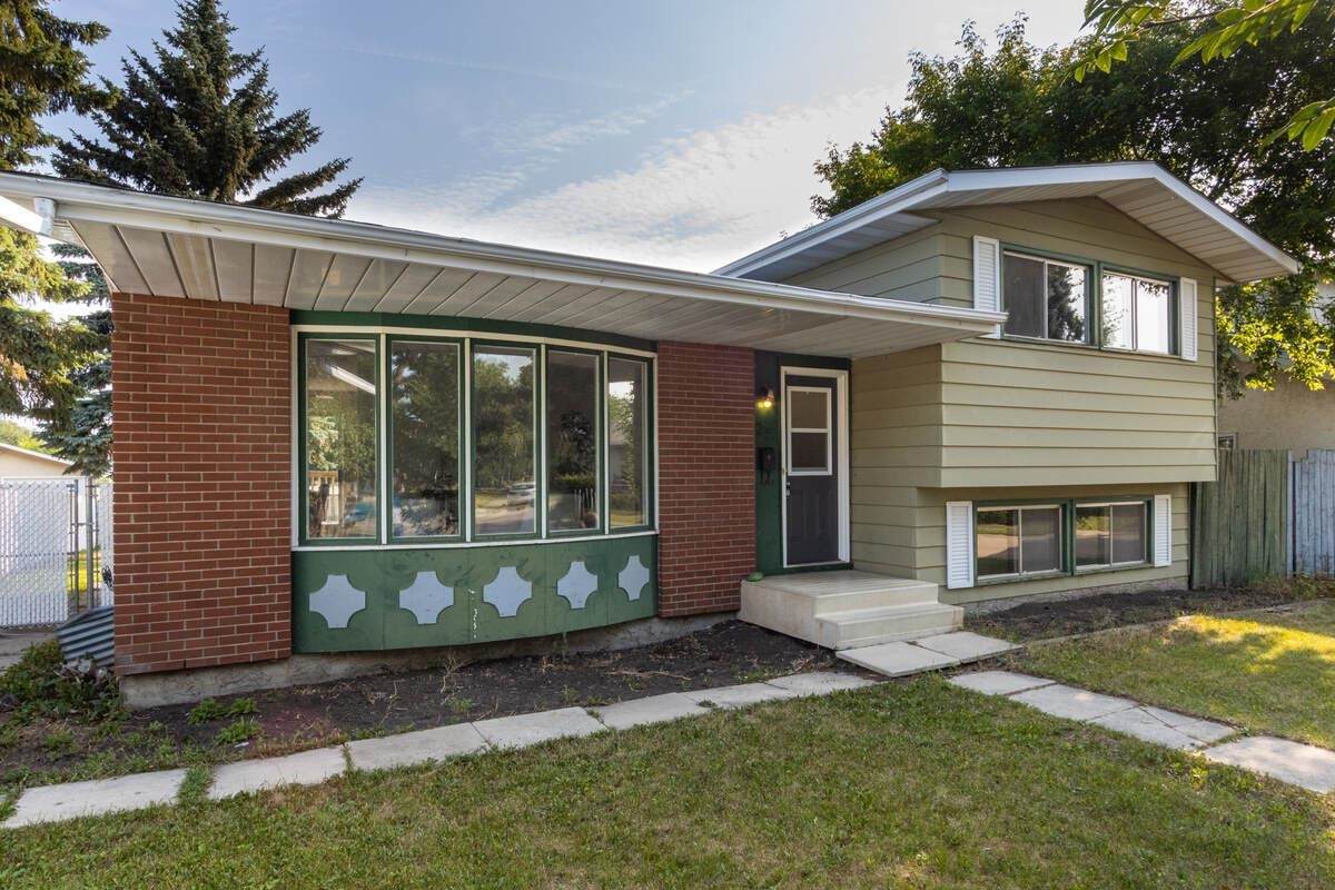 25 Camelot Crescent - Photo 1