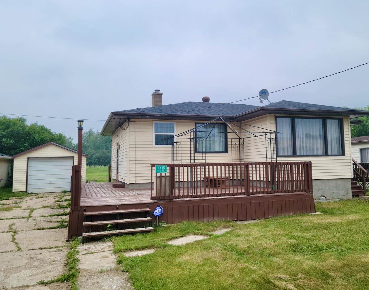 5210 50 St - Photo 1