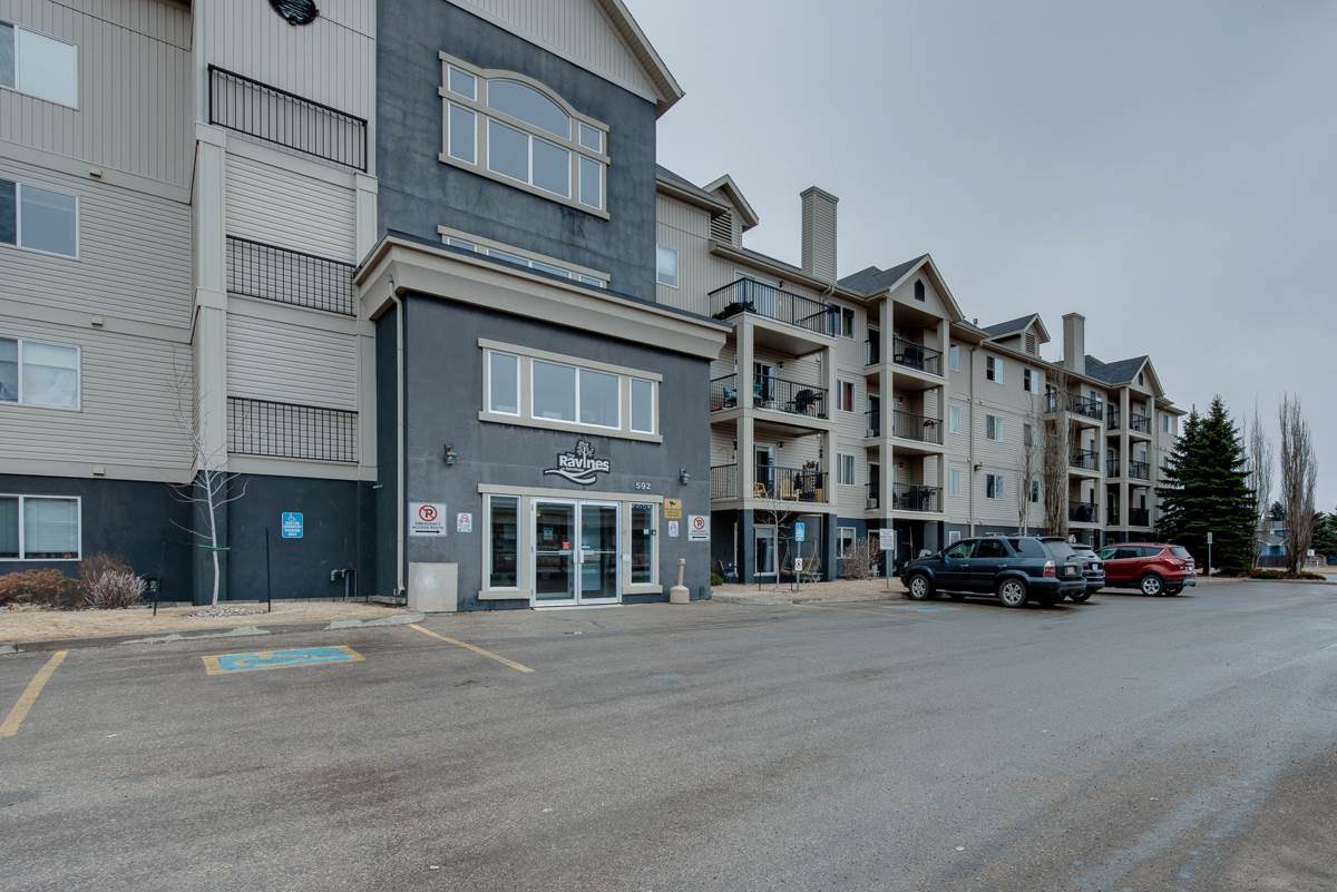 129 592 Hooke Road - Photo 1