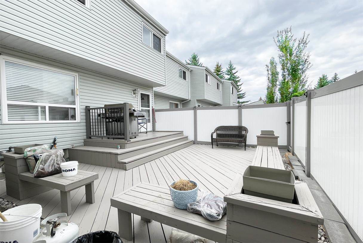 135 Dickinsfield Court - Photo 1