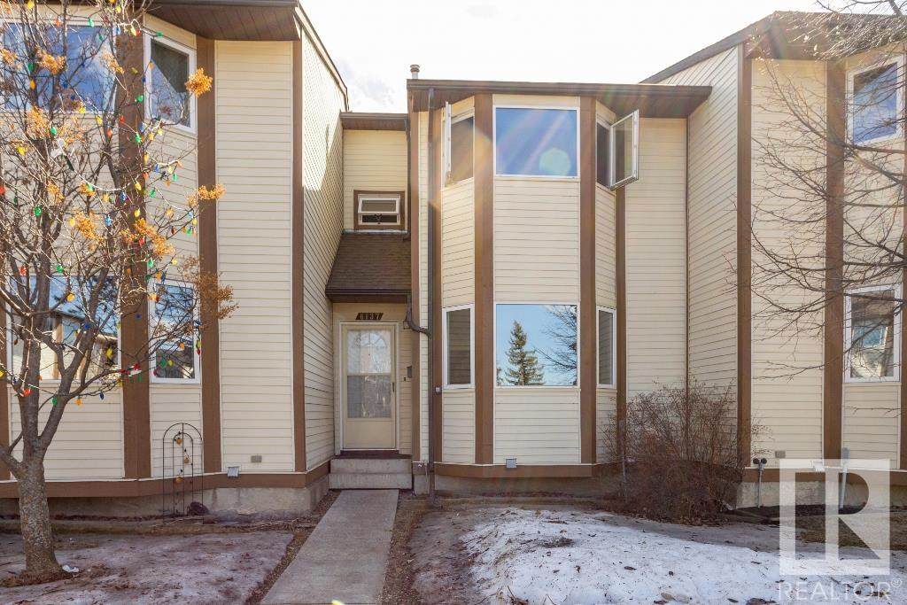 6137 38 Avenue - Photo 1