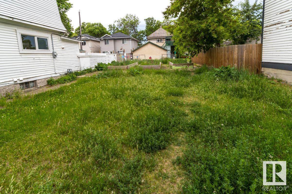 10718 92 Street - Photo 1