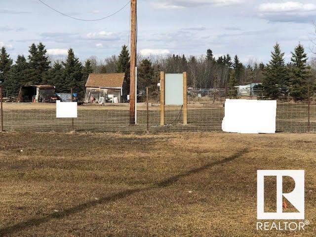5004 52 Avenue - Photo 1