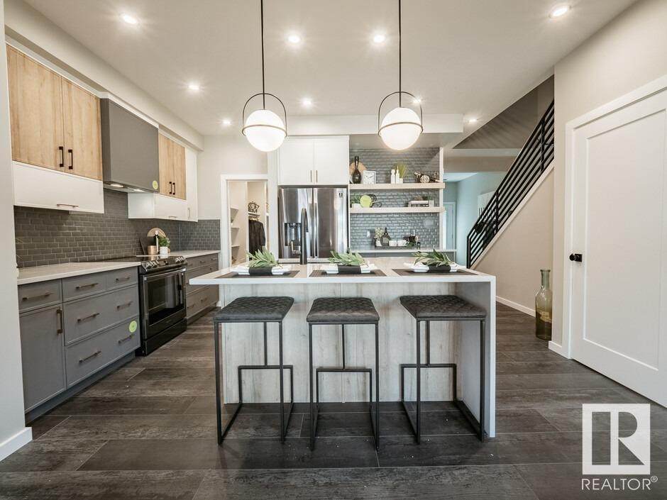 203 Larch Crescent - Photo 1