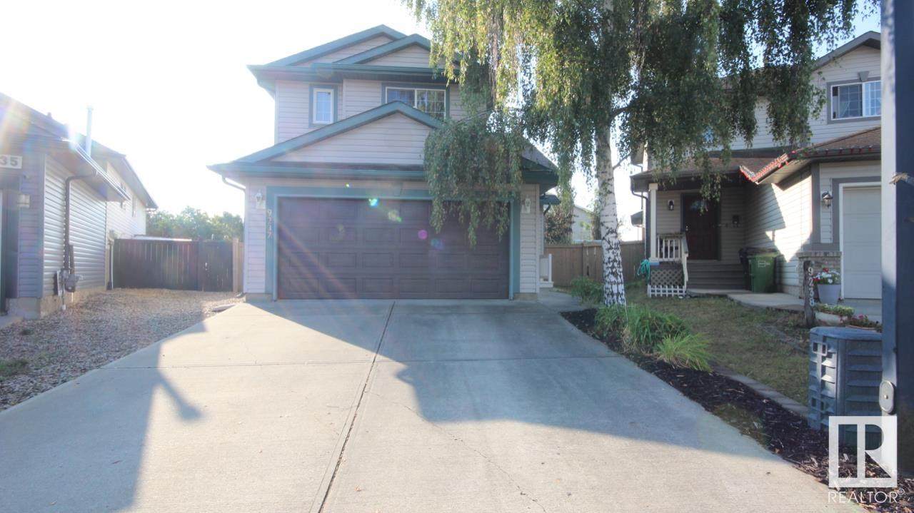 9237 164 Avenue - Photo 1