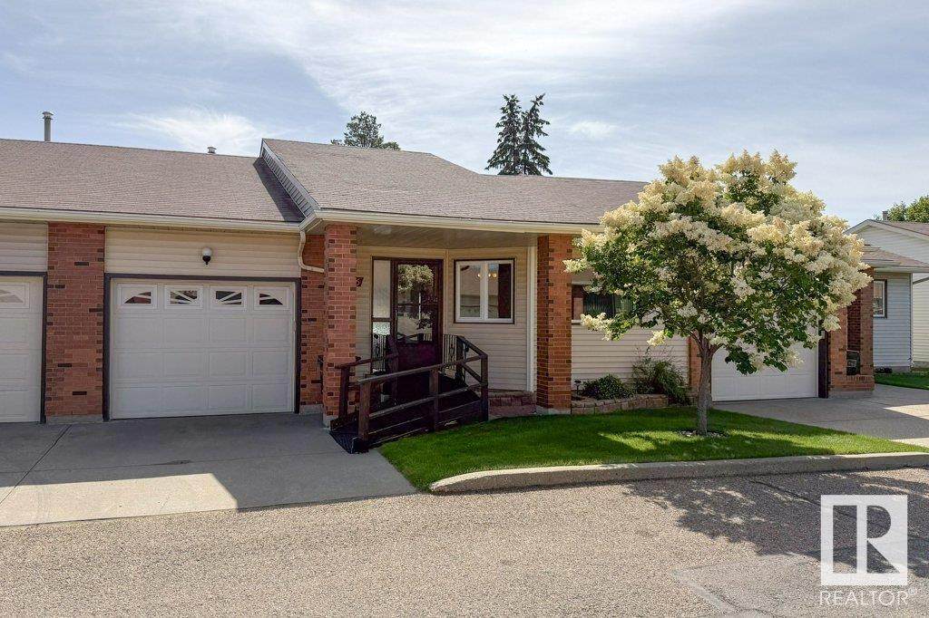 10686 153 Ave Nw - Photo 1