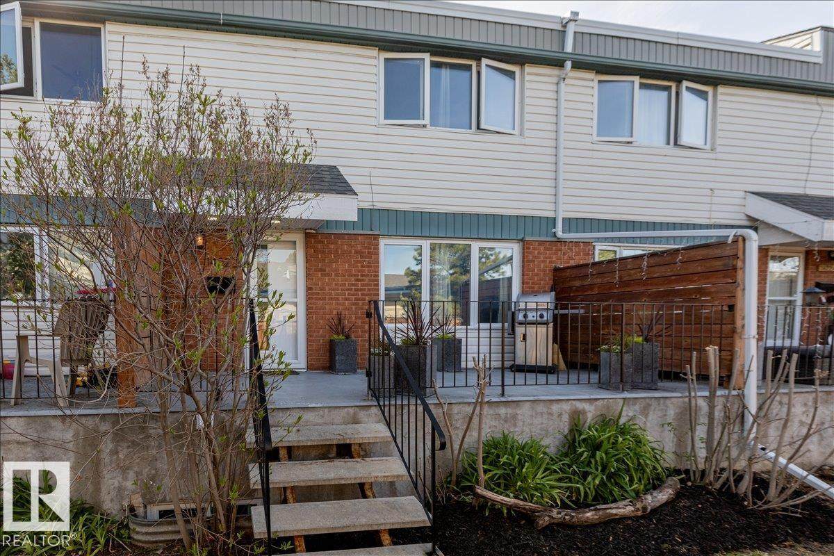 14222 91 Avenue - Photo 1