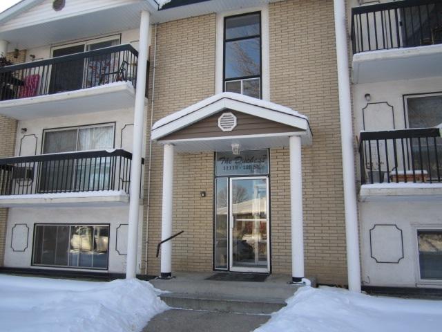 35 11112 129 Street - Photo 1
