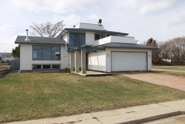 5239 51 Ave - Photo 1
