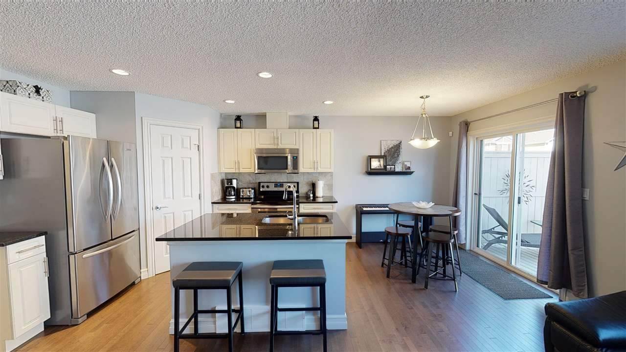 68 219 Charlotte Way - Photo 1