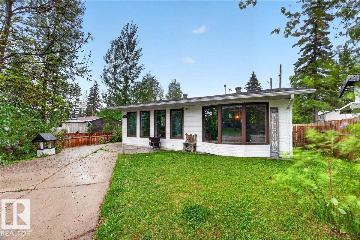 1311 Park Crescent - Photo 1