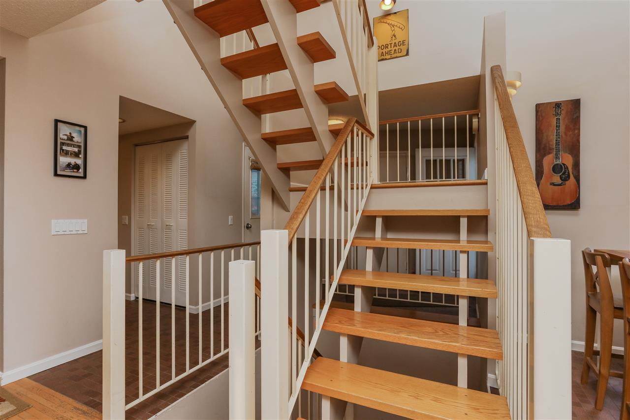 305 Vista Drive - Photo 1
