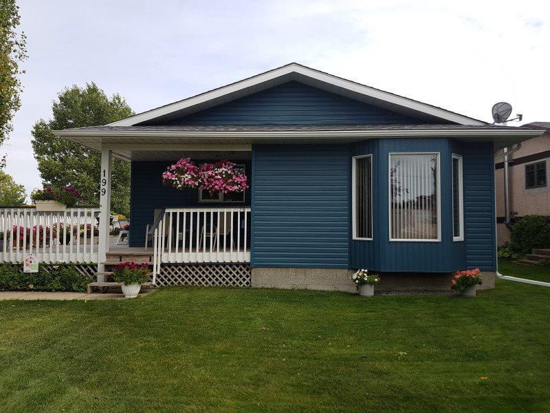 199 West Liberty Crescent - Photo 1