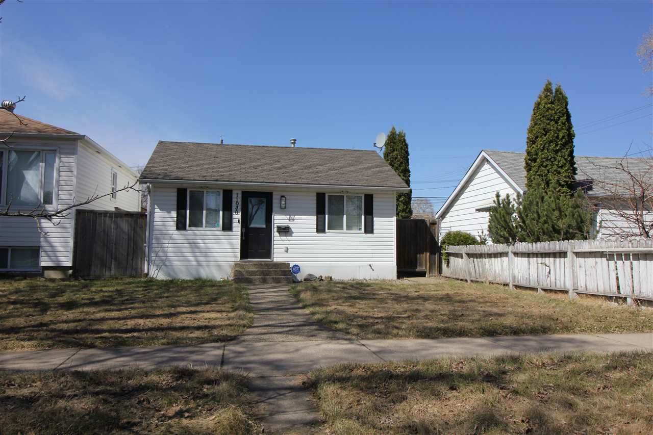 11940 77 Street - Photo 1
