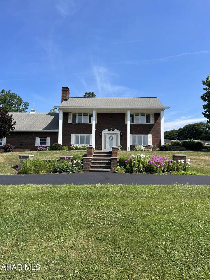 329 Breezy Country Lane - Photo 1