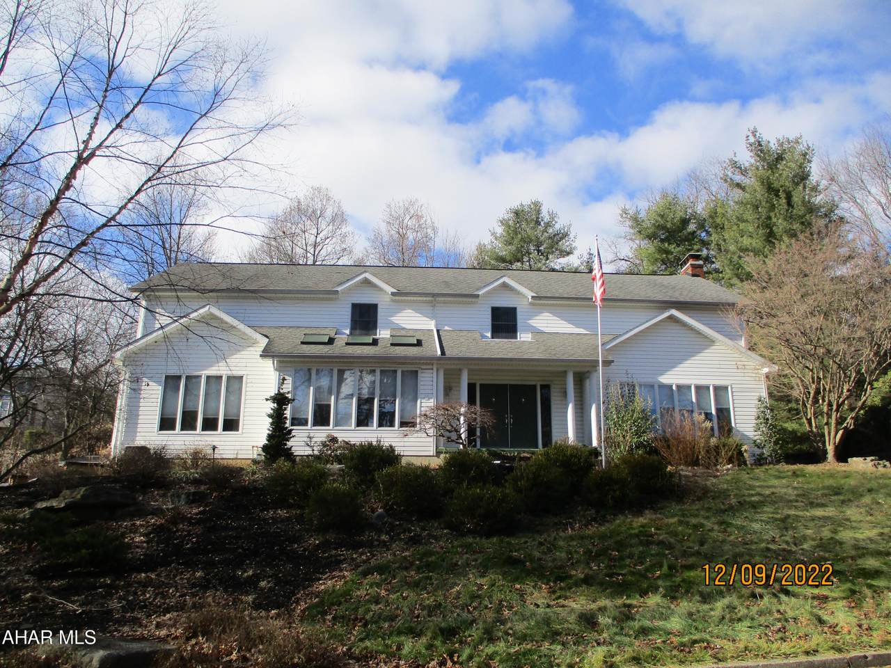 404 Beaumont Drive - Photo 1