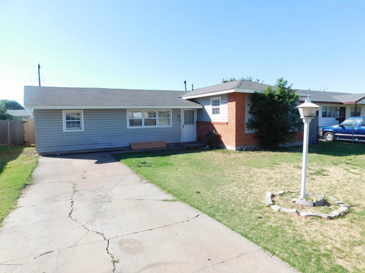 1734 Walker Dr - Photo 1