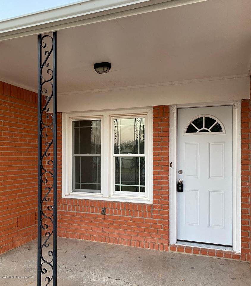 803 Charles Ave - Photo 1