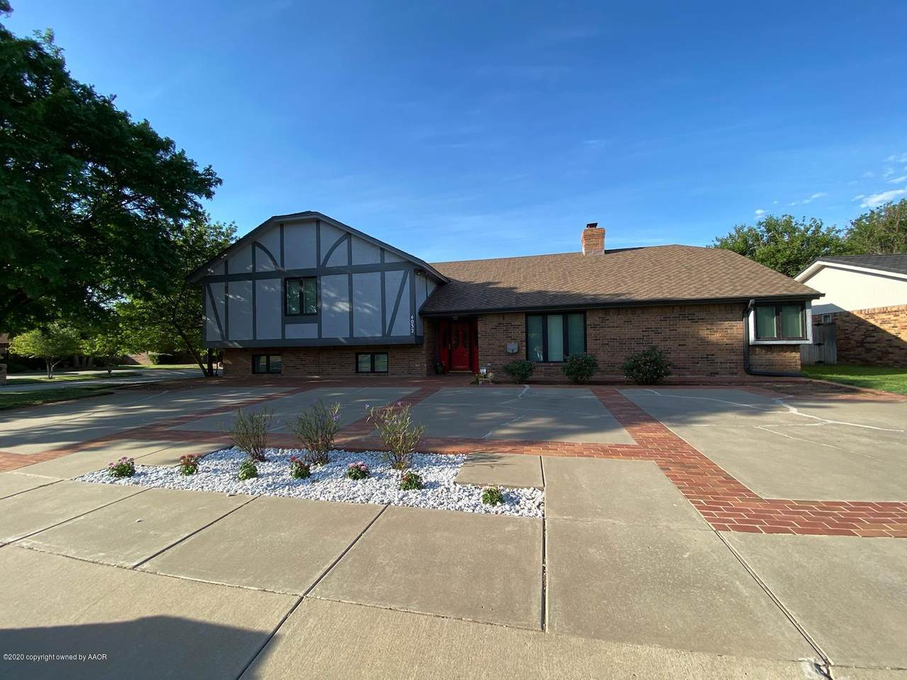 4032 Oakhurst Dr - Photo 1
