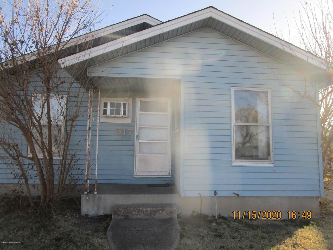 917 Elmore St - Photo 1