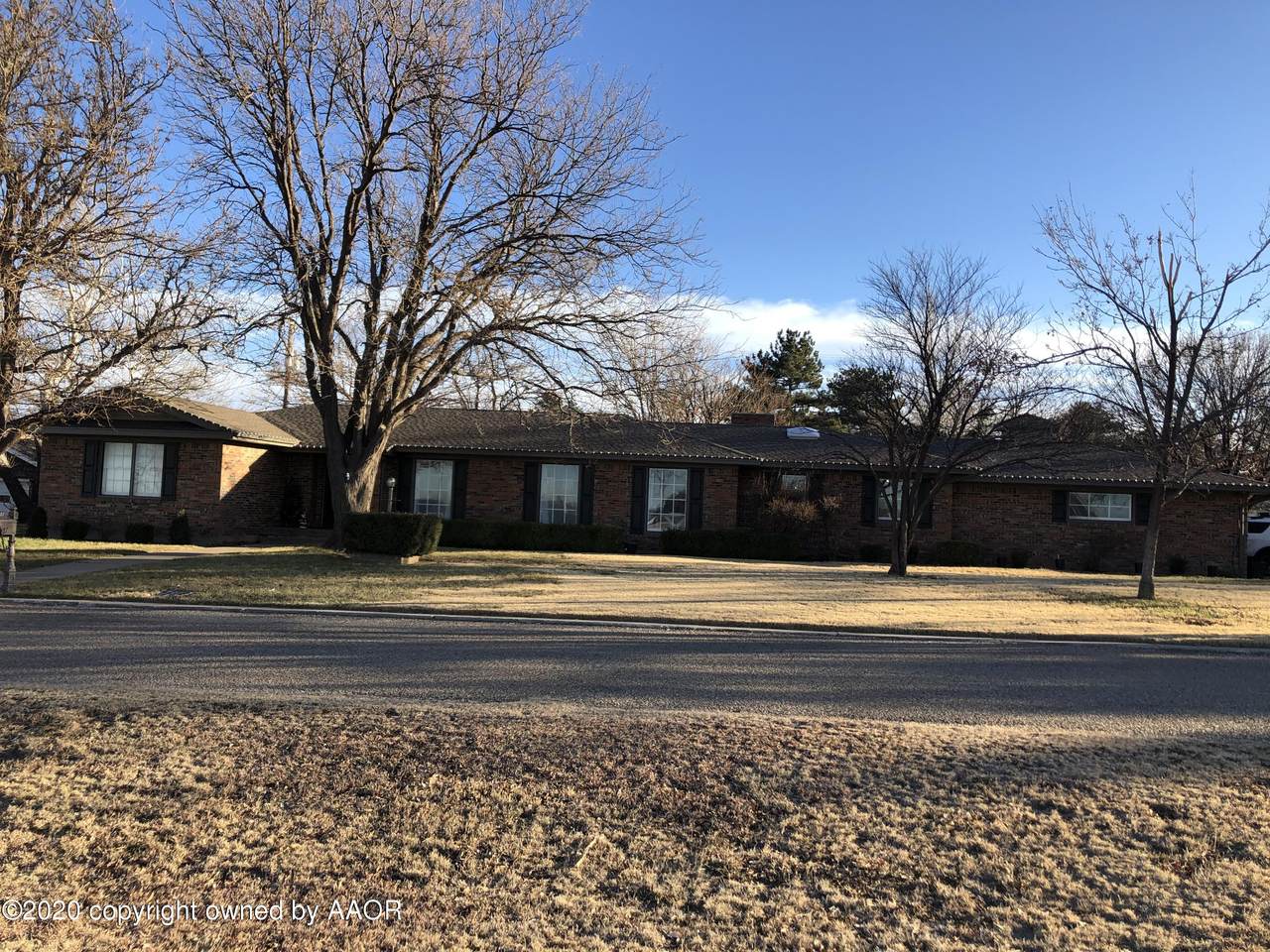 202 Yucca St - Photo 1