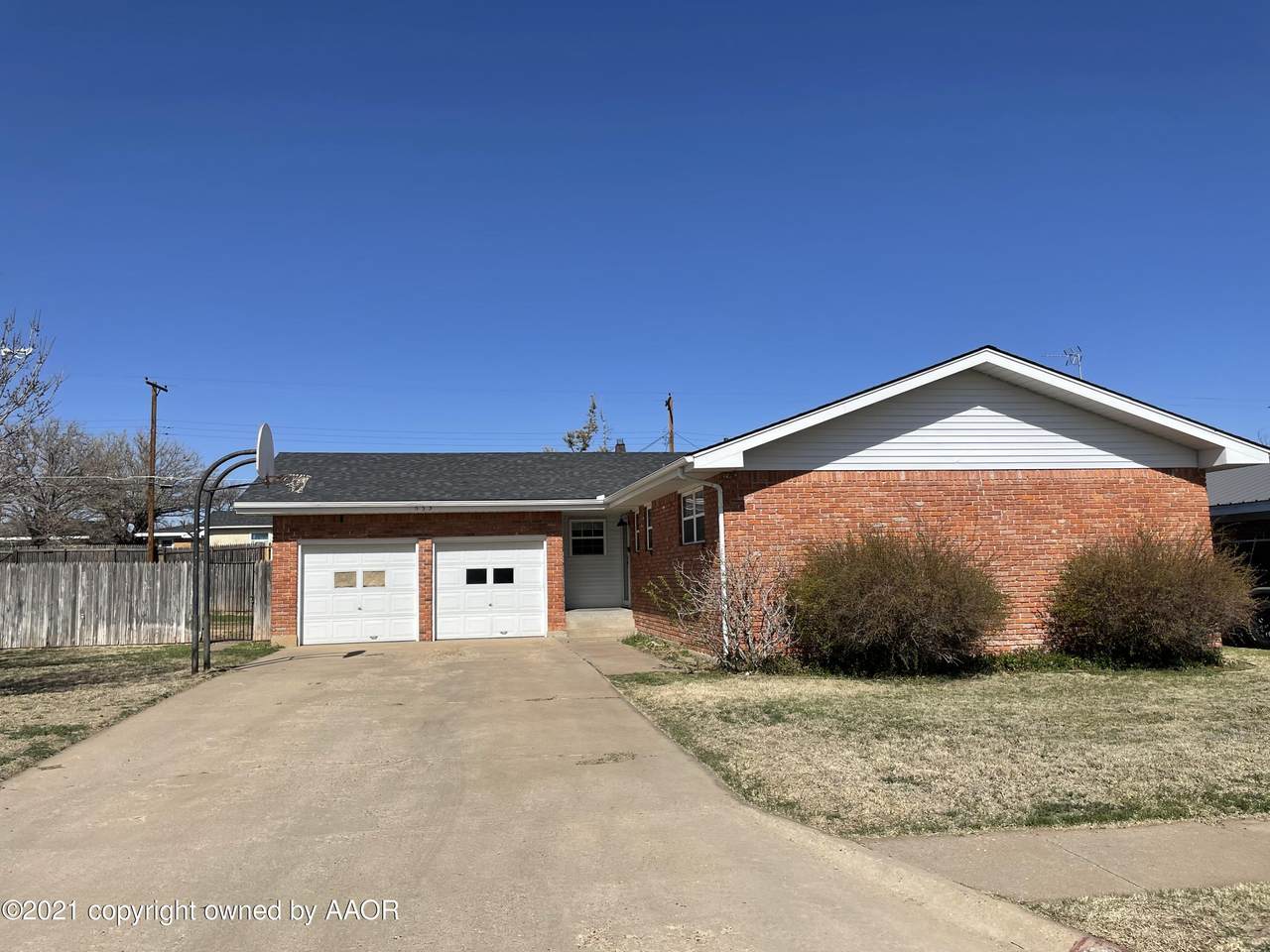 653 Evergreen St - Photo 1