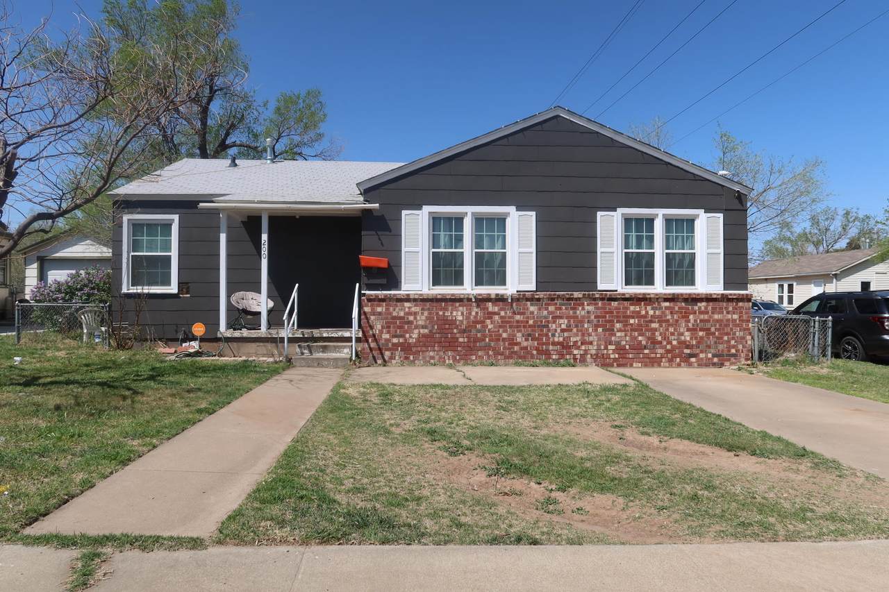 200 Forest St - Photo 1