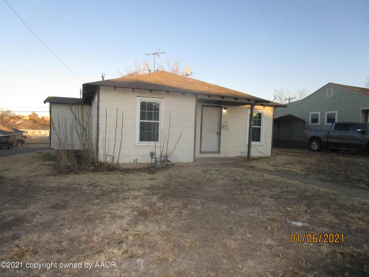 1224 Cooley Dr - Photo 1