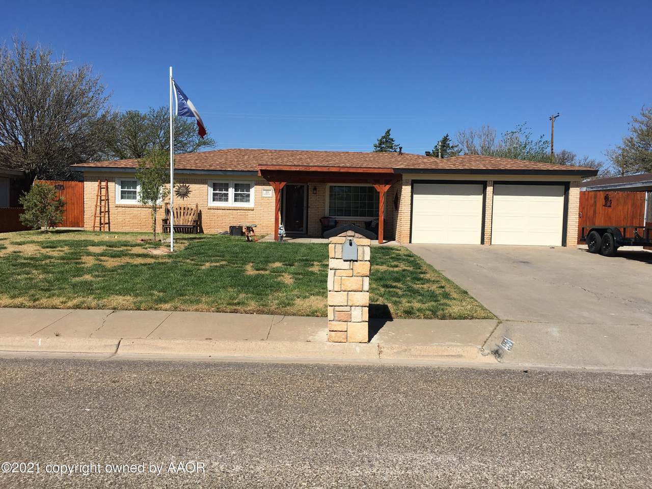 213 Elm - Photo 1