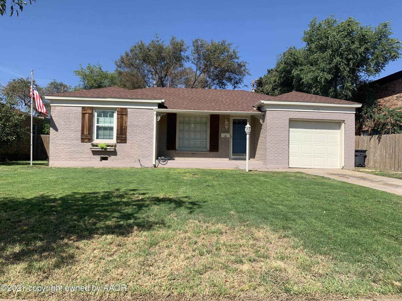 1002 Bryan St - Photo 1