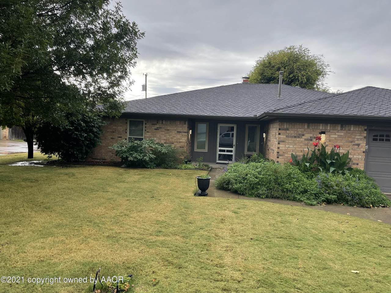 208 Somerset St - Photo 1