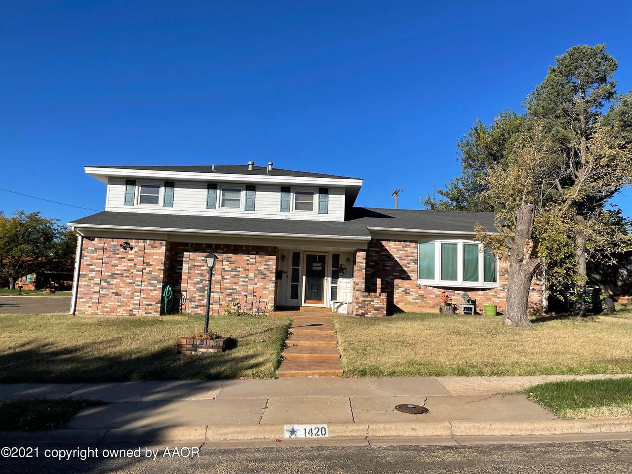 1420 Bluebonnet St - Photo 1