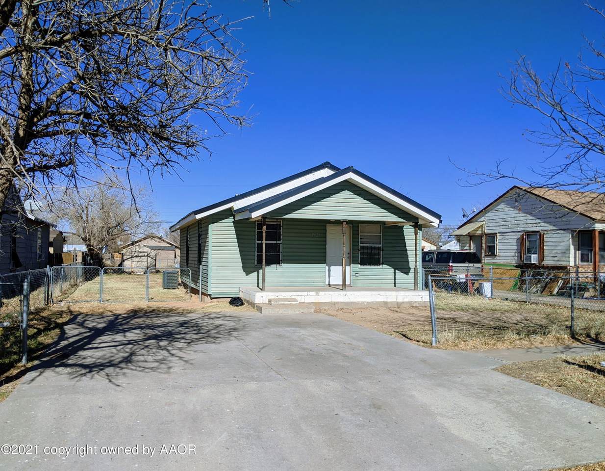 2625 Sanborn St - Photo 1