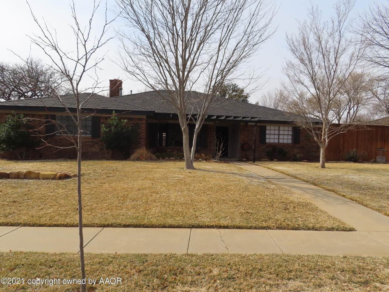 6401 Oakhurst Dr - Photo 1