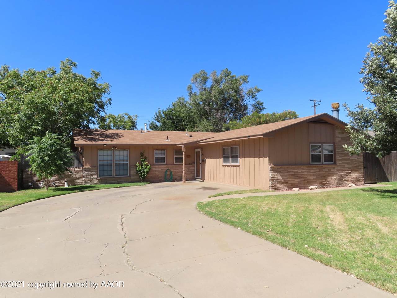 4702 Lamar St - Photo 1