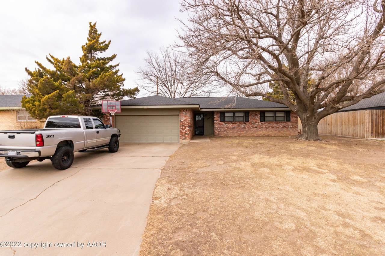 1417 Hillcrest Dr - Photo 1