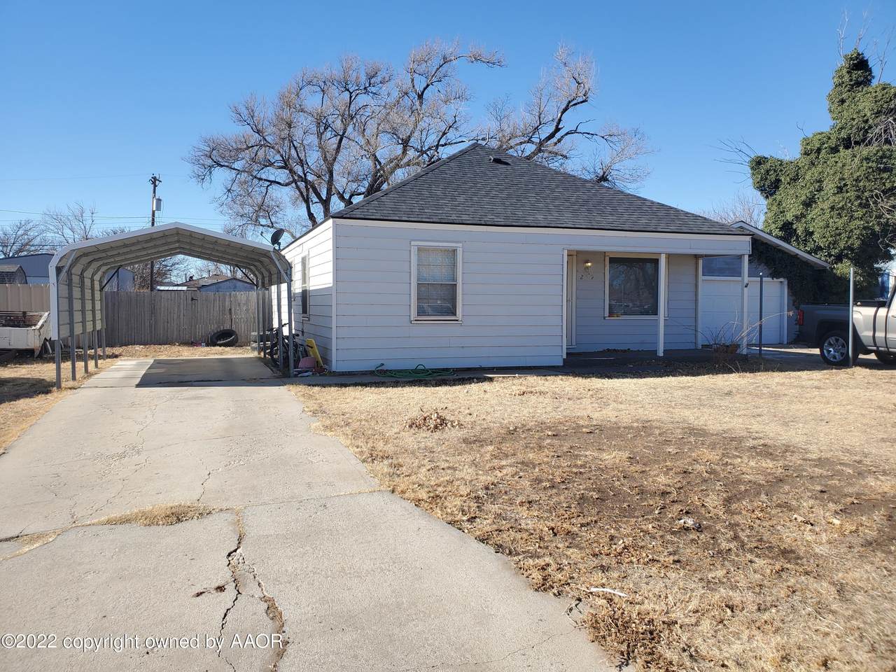 209 Oak St - Photo 1