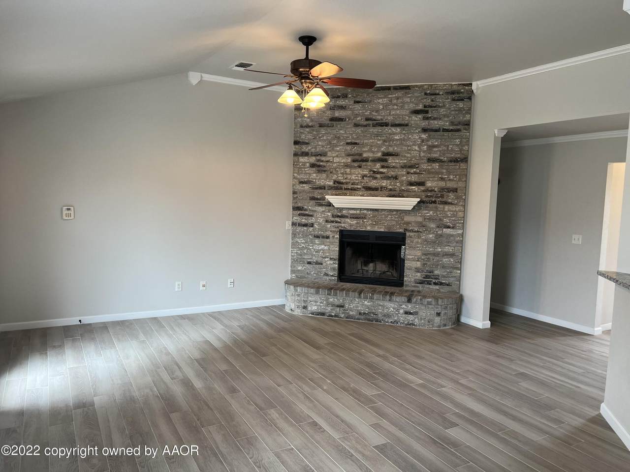 1008 Rushmore Dr - Photo 1