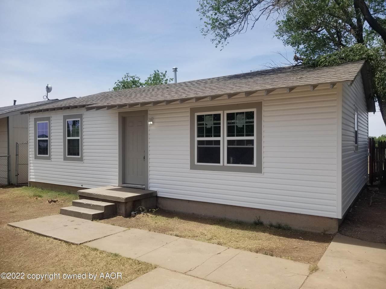 913 Columbine St - Photo 1